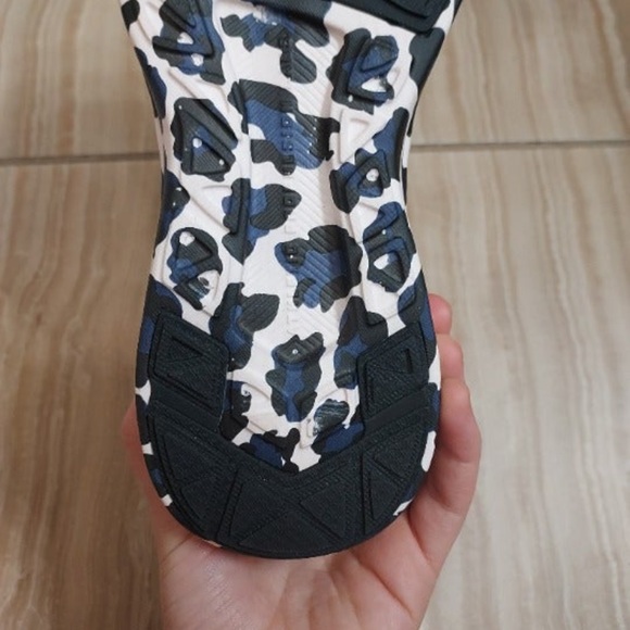 APL TechLoom Wave Creme Black Leopard Sneaker - Picture 8 of 8